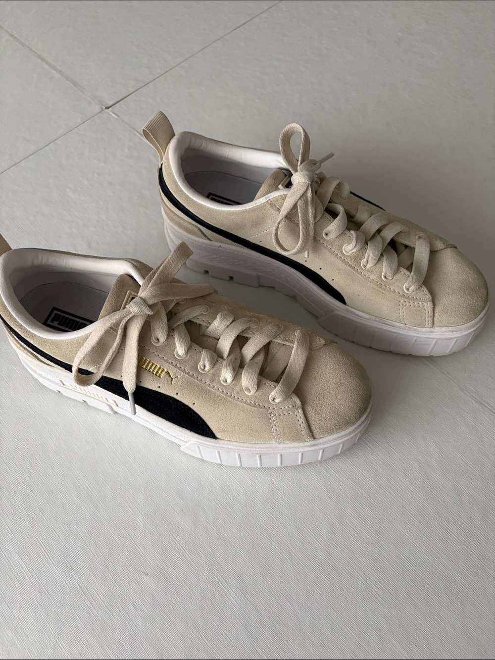 Puma Mayze Ivory Glow Suede Platform Sneakers in Beige & Black. Women’s 8.5 US